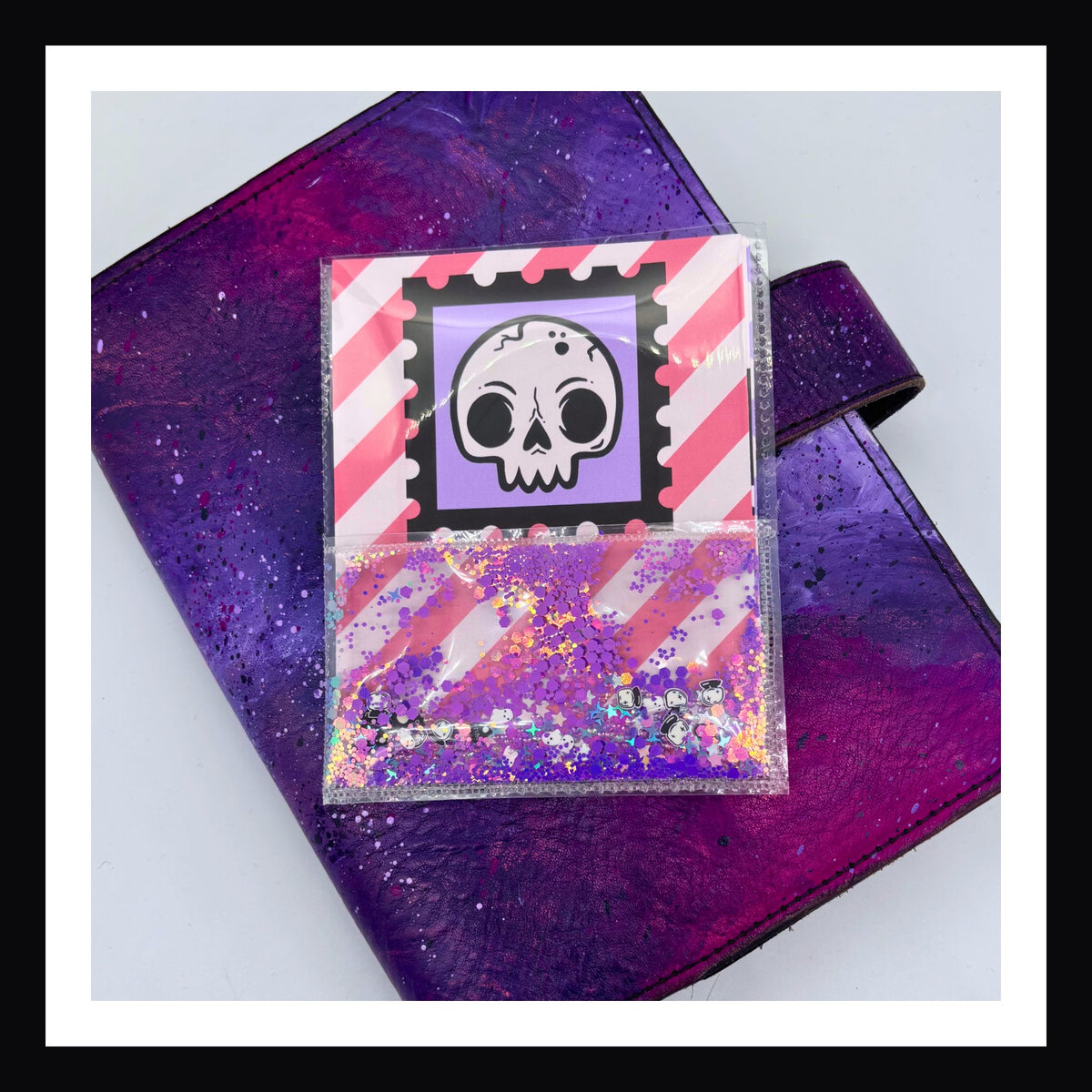 The Cute Halloween Shaker Folder features a shaker pocket filled with color shifting lavender glitter, star glitter, lavender beads and a mix of ghost, planchette and crystal ball clay slices.  
