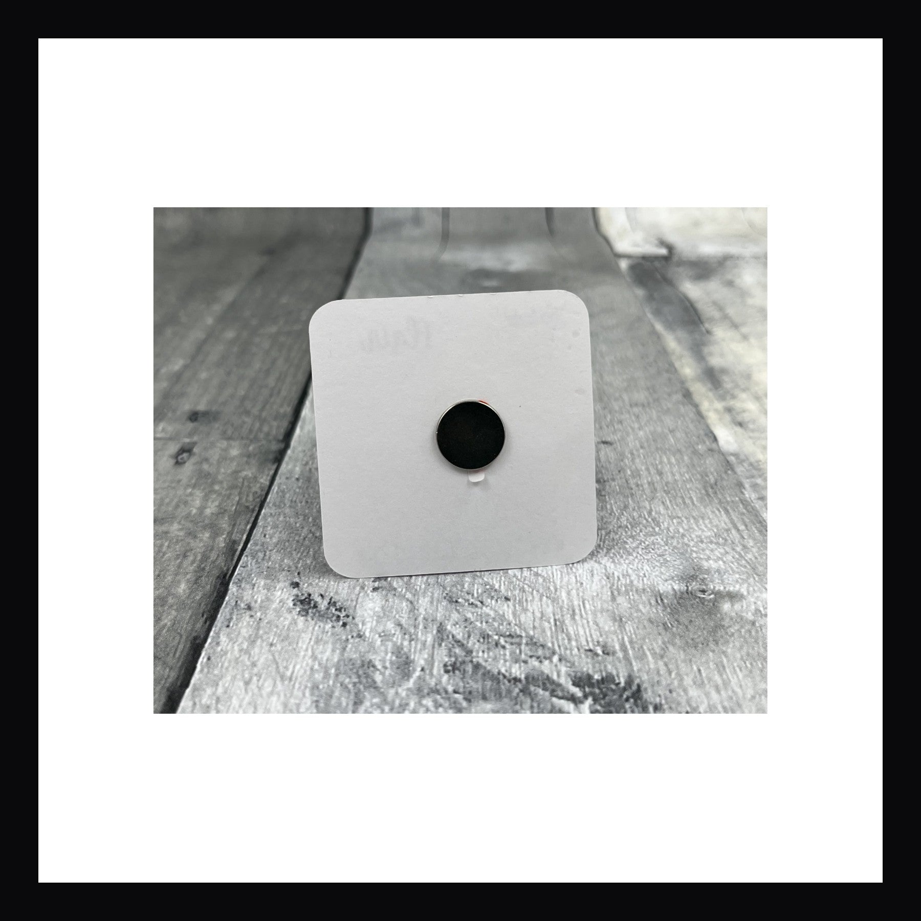 Holographic Ghost Magnet